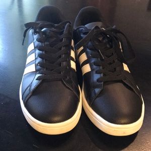 New Men’s 10 Black/ White Adidas Cloud foam Shoe